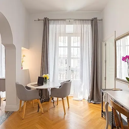 -malagasunapts- Luxury Historicalcentre Apartment *