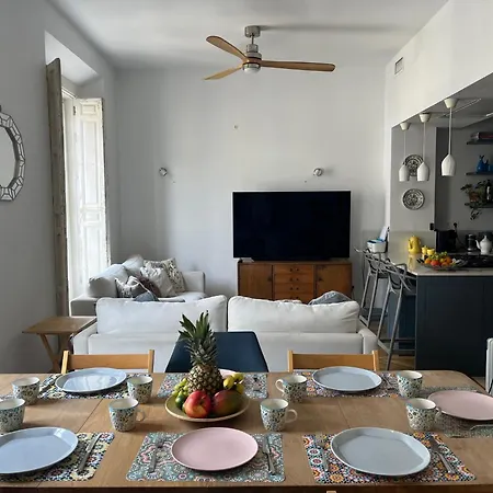 -malagasunapts- Luxury Historicalcentre